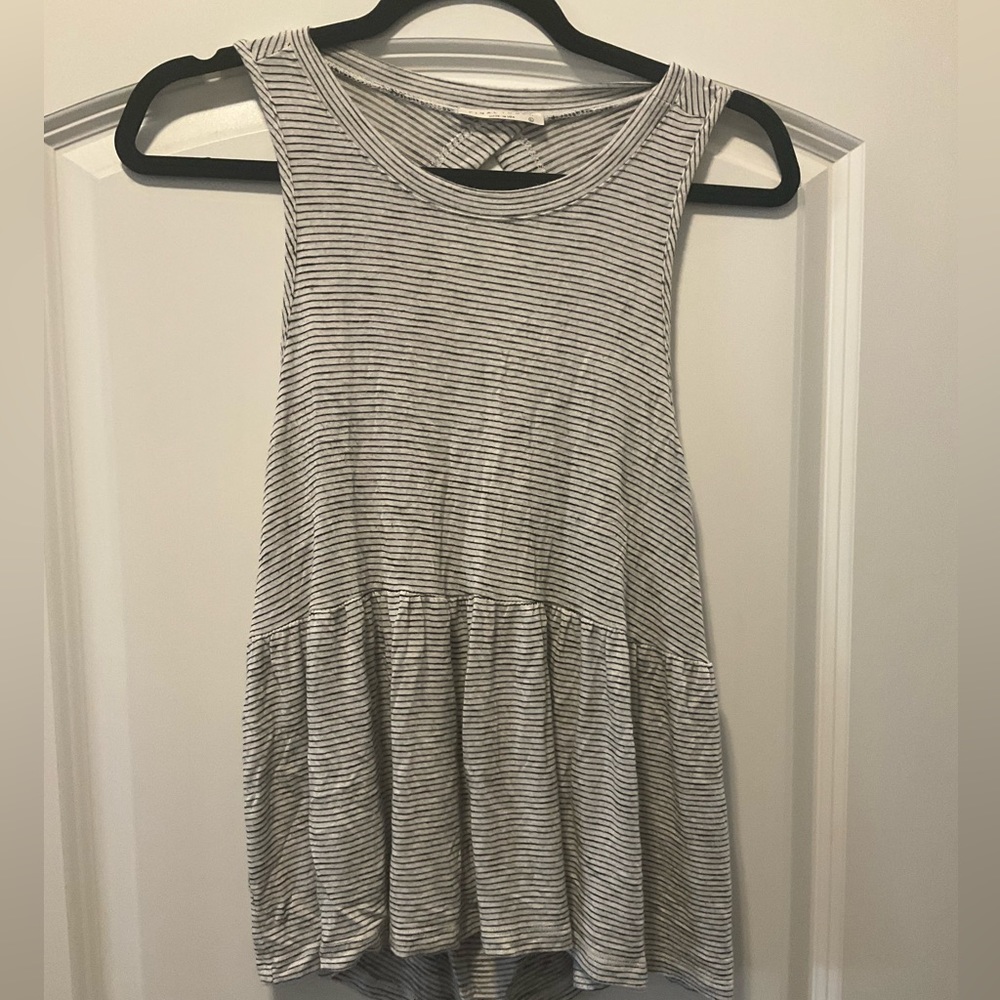 Key hole stripped top
